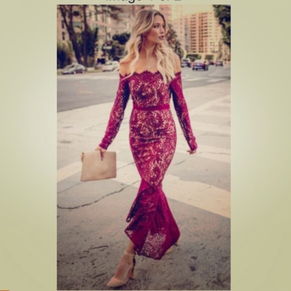 Vici mermaid style maroon lace dress EUC size M